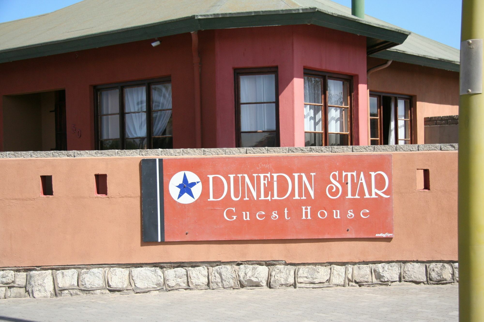 Dunedin Star Guesthouse ซวาคอปมุนด์ ภายนอก รูปภาพ